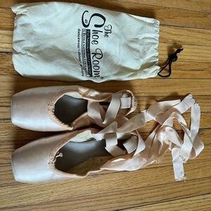 Women's Pink Ballet Pointe Shoes